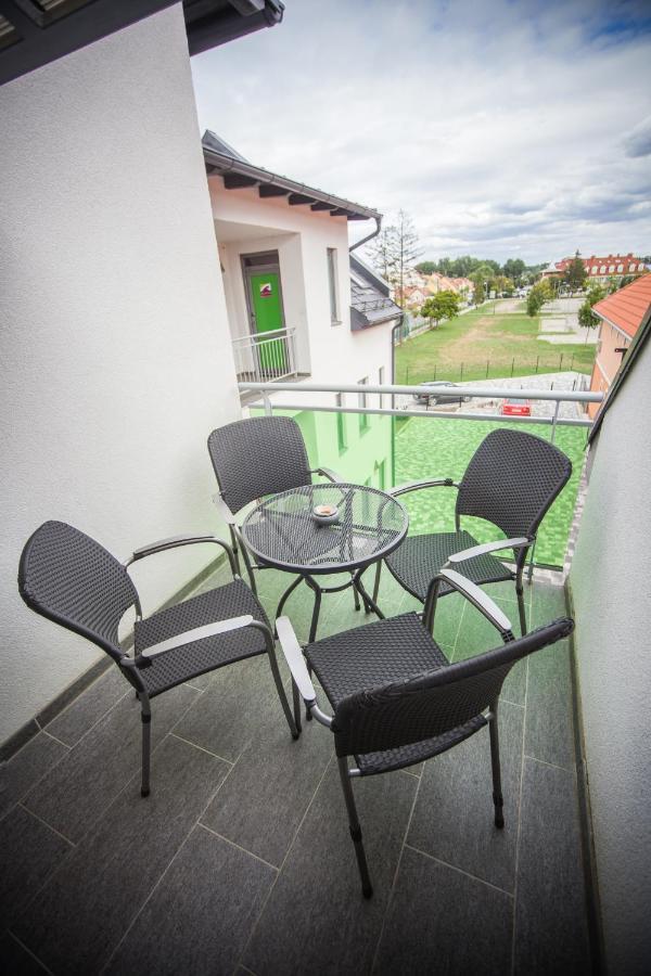 Azur Haz Gyoengyvirag Apartman Sárvár Exterior foto